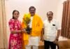 పట్టాభిరామ్ ను సన్మానించిన మార్కెట్ యార్డ్ చైర్పర్సన్ బల్లా పల్లవి