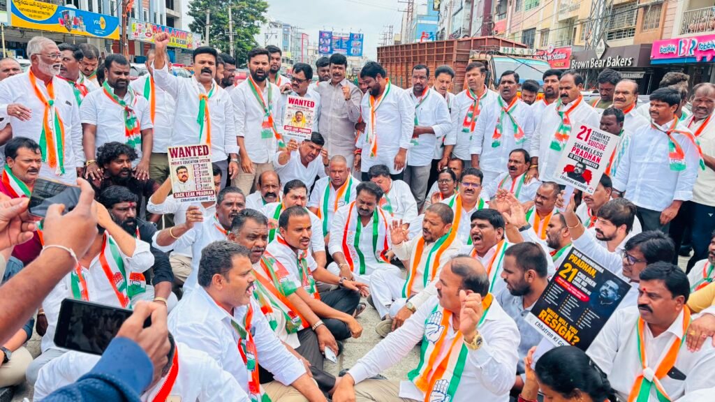 రాహుల్ గాంధీ అరెస్టును ఖండిస్తూ బీరంగూడలో రోడ్డుపై కాంగ్రెస్ బైఠాయింపు