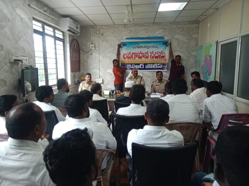 సీసీ కెమెరాలతోనే నేరాలకు చెక్