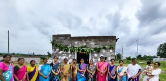 బీరన్న దేవాలయంలో తొలి ఏకాదశి వేడుకలు ఘనంప్రత్యేక పూజలు, అభిషేకాలు నిర్వహించి మొక్కులు చెల్లించిన కురుమ కులస్తులు