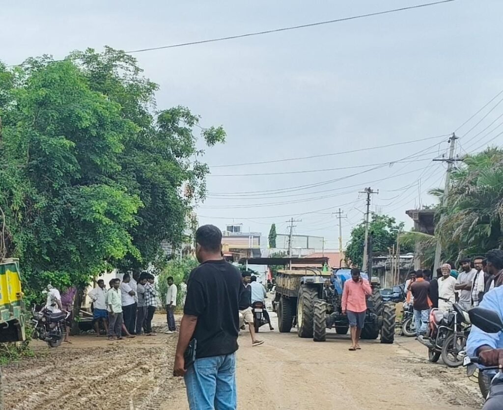 వర్షాకాలంలో ఇసుక రవాణా వద్దు – గ్రామస్తుల నిరసన