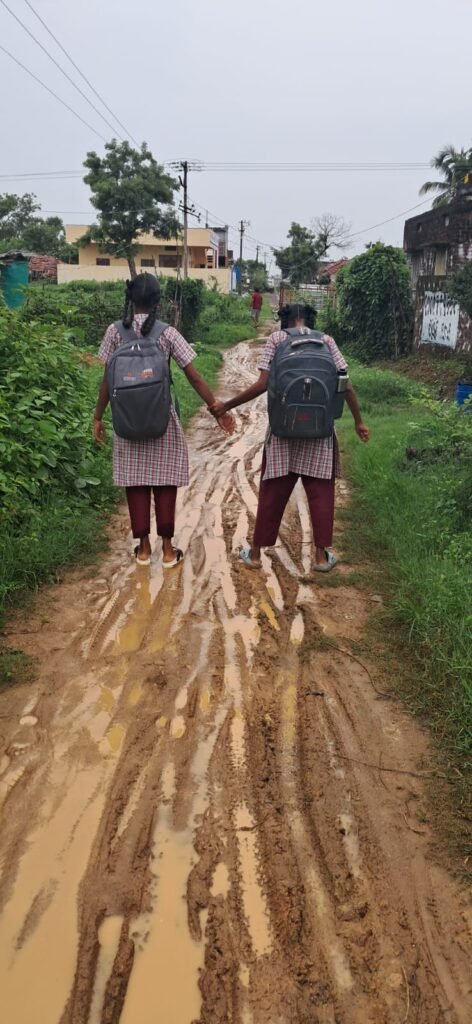 30 ఏళ్లుగా మట్టి రోడ్డే గతి
