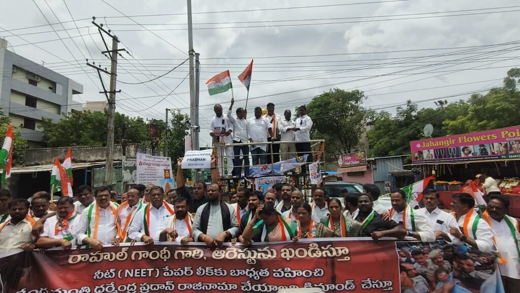రాహుల్ గాంధీ అరెస్టును ఖండిస్తూ ఘట్‌కేసర్‌లో కాంగ్రెస్ శాంతి ర్యాలీ