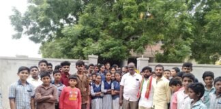 చింతలపాలెంలో విద్యాసంస్థల బంద్ నిర్వహించిన ధరావత్ నరసింహ.