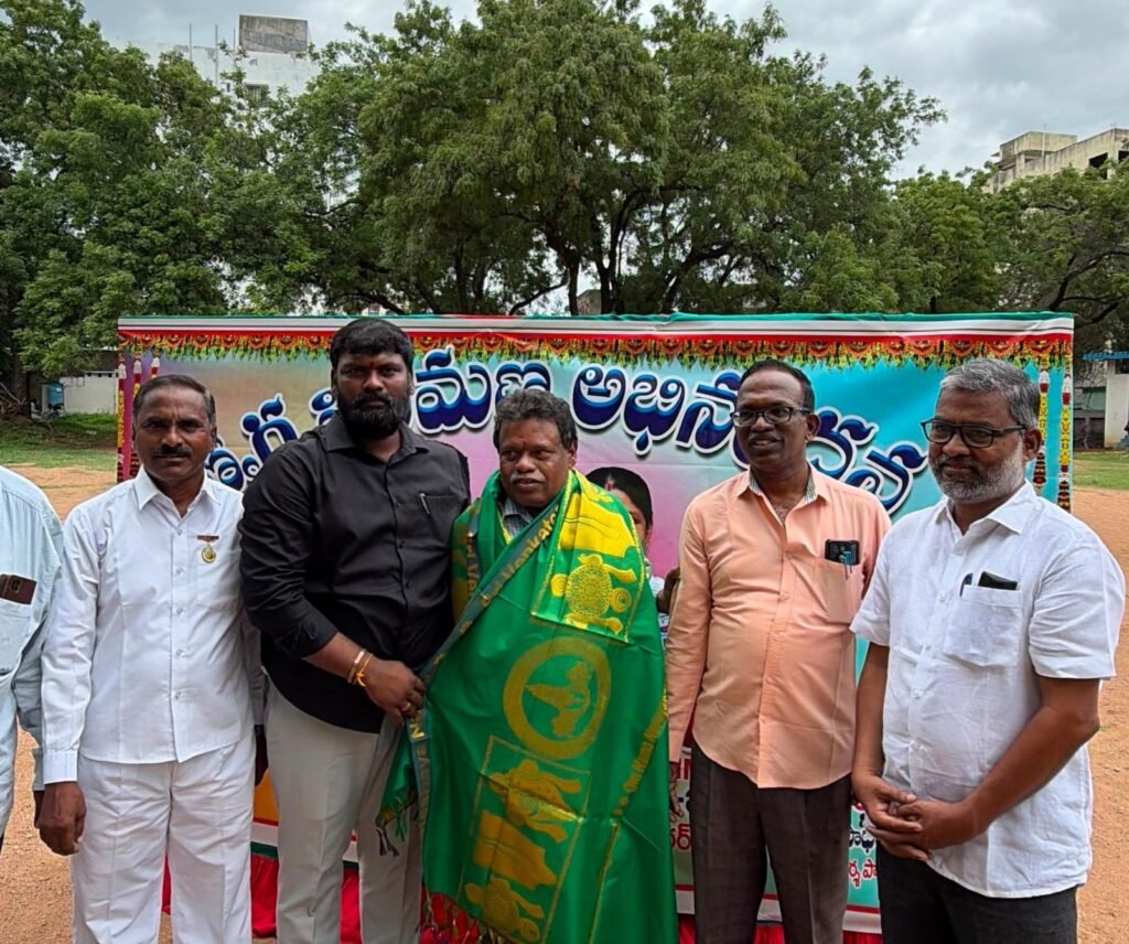 సుధాకర్ కి ఉద్యోగ విరమణ శుభాకాంక్షలు తెలిపిన మున్సిపల్ చైర్మన్ మొలుగు ప్రశాంత్ కుమార్ దిలీప్