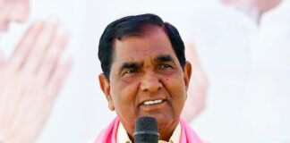 రోడ్డు వెడల్పు అనంతరం మధ్యలో డాక్టర్ బి.ఆర్ అంబేద్కర్ విగ్రహాన్ని ఏర్పాటు చేయాలి