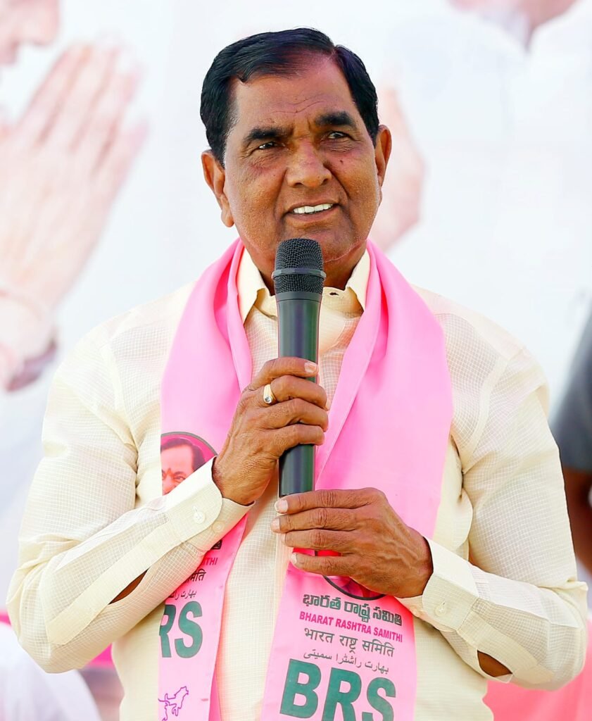 రోడ్డు వెడల్పు అనంతరం మధ్యలో డాక్టర్ బి.ఆర్ అంబేద్కర్ విగ్రహాన్ని ఏర్పాటు చేయాలి
