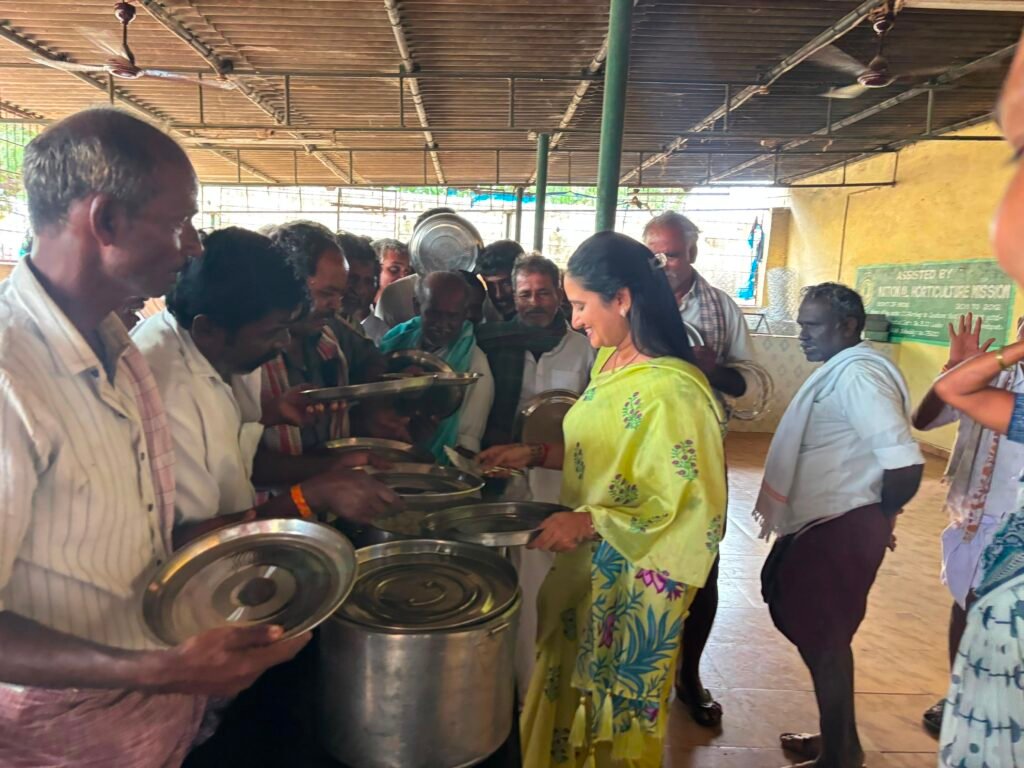 రైతుల ముఖాల్లో&nbsp; ఆనందం చూడడమే తన లక్ష్యం మార్కెట్ యార్డ్ చైర్ పర్సన్ బల్లా పల్లవి<br><br>