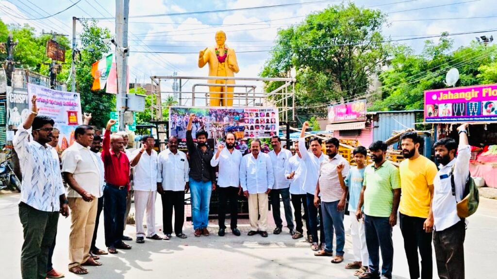 276వ నిత్య పూలమాల కార్యక్రమం లో పాల్గొన్న కందకట్ల సందీప్ రెడ్డి