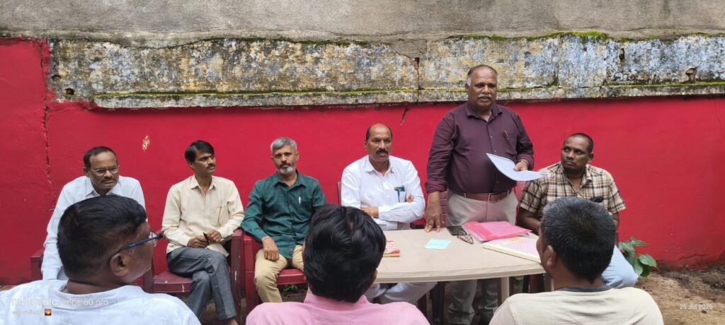 పర్యటనలు కాదు బకాయిలు చెల్లించాలి