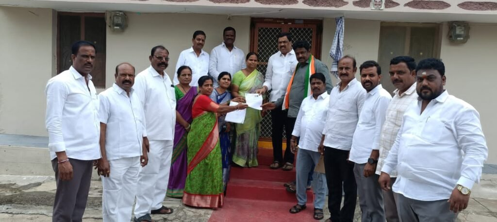 ఎదులాబాద్ డివిజన్‌లో ఎస్‌ఐఆర్ ప్రక్రియను పరిశీలించిన జిల్లా కాంగ్రెస్ ఉపాధ్యక్షులు వేముల మహేష్ గౌడ్