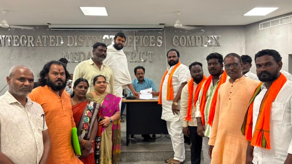 గోమాతను జాతీయ జంతువుగా ప్రకటించాలని కలెక్టర్‌కు వినతిపత్రం