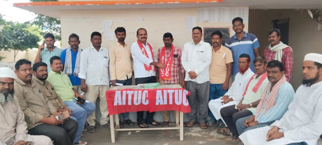 గ్రామ పంచాయతీ కార్మికులకు కనీస వేతనాన్ని అమలు చేయాలి.   జడ శ్రీనివాస్ ఏఐటీయూసీ జిల్లా అధ్యక్షులు.