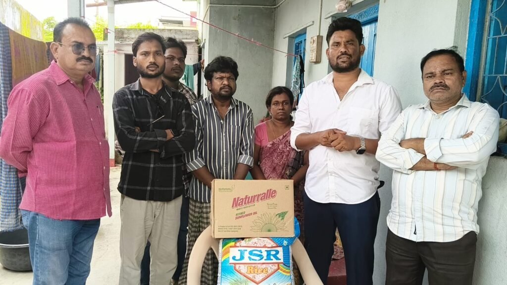 ప్రజాసేవ వెల్ఫేర్ సొసైటీ ఆధ్వర్యంలో నిత్యావసర వస్తువుల పంపిణీ