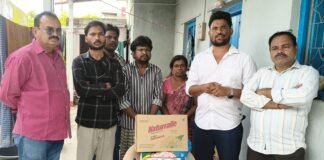 ప్రజాసేవ వెల్ఫేర్ సొసైటీ ఆధ్వర్యంలో నిత్యావసర వస్తువుల పంపిణీ