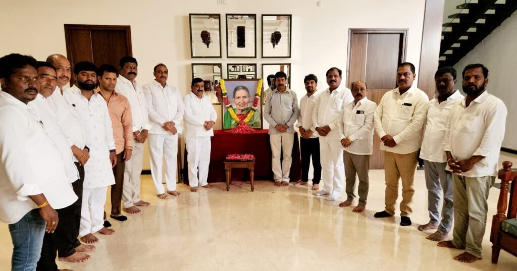 పట్నం కుటుంబానికి మాజీ మంత్రుల పరామర్శ