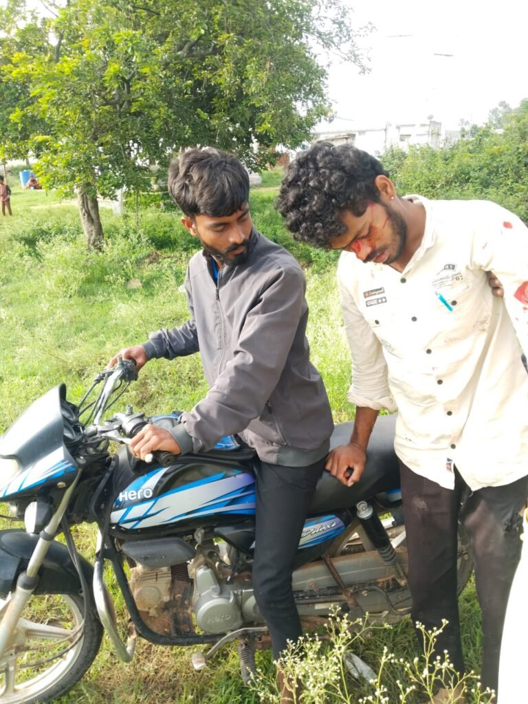 ఎల్ సి ఇవ్వకుండా స్తంభం ఎక్కించిన లైన్ మెన్