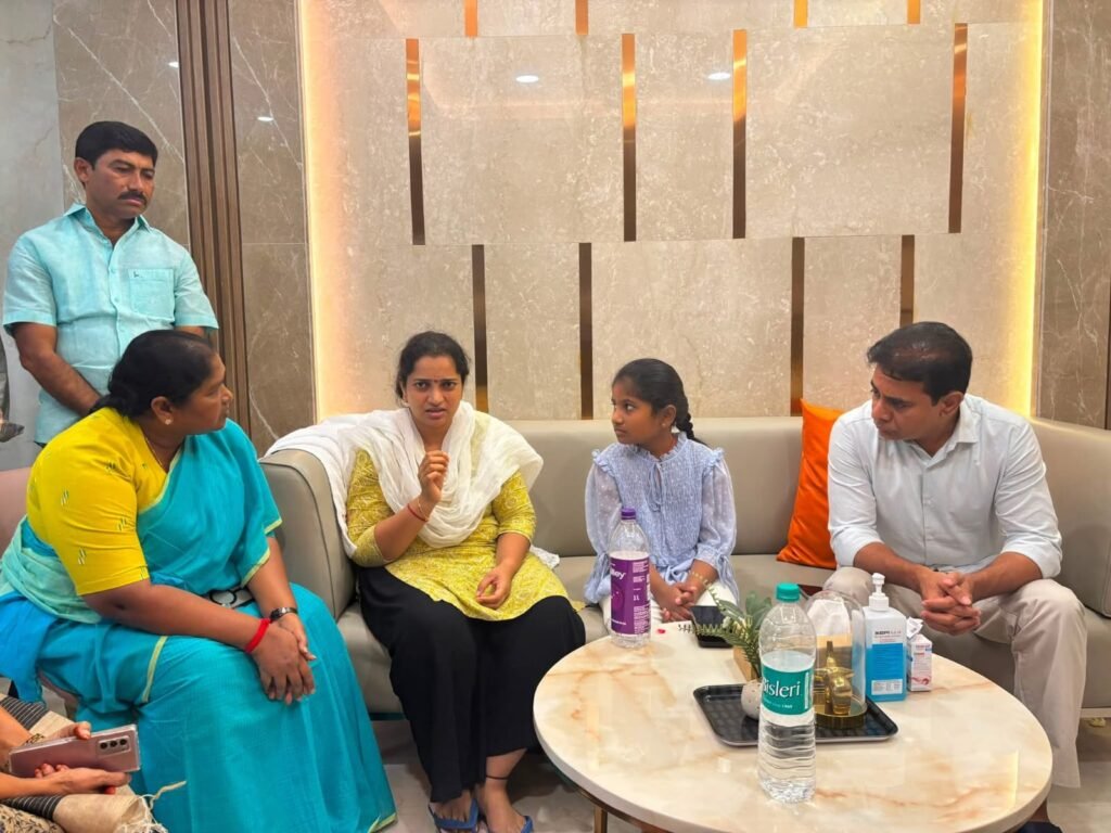 పార్టీలకతీతం… మానవత్వమే మహోన్నతం .మంత్రి సీతక్క.
