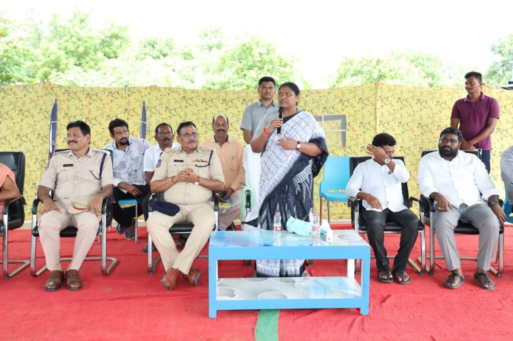 5వ బెటాలియన్ అభివృద్ధికి మంత్రి సీతక్క హామీ .అంతర్గత సీసీ రోడ్డు పనులకు శంకుస్థాపన.