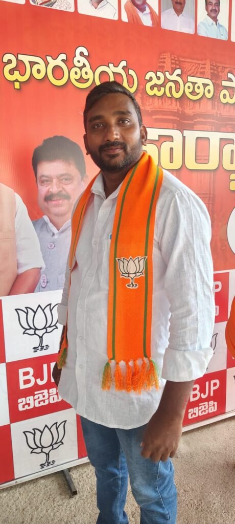 భారతీయ జనతా పార్టీ నూతనంగా ఎన్నికైన జిల్లా ఎస్సీ మోర్చా వైస్ ప్రెసిడెంట్ మేకల నరేష్<br><br><br>