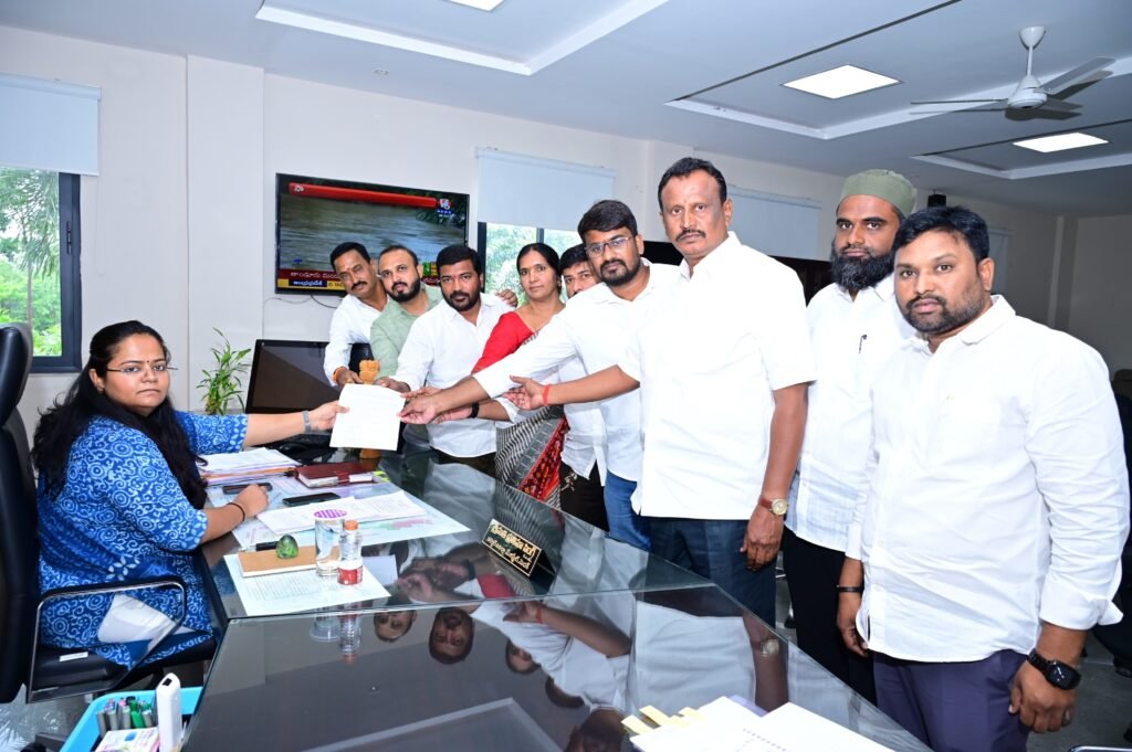బీఆర్ఎస్ కౌన్సిలర్ల వార్డులపై వివక్ష ఎందుకు?