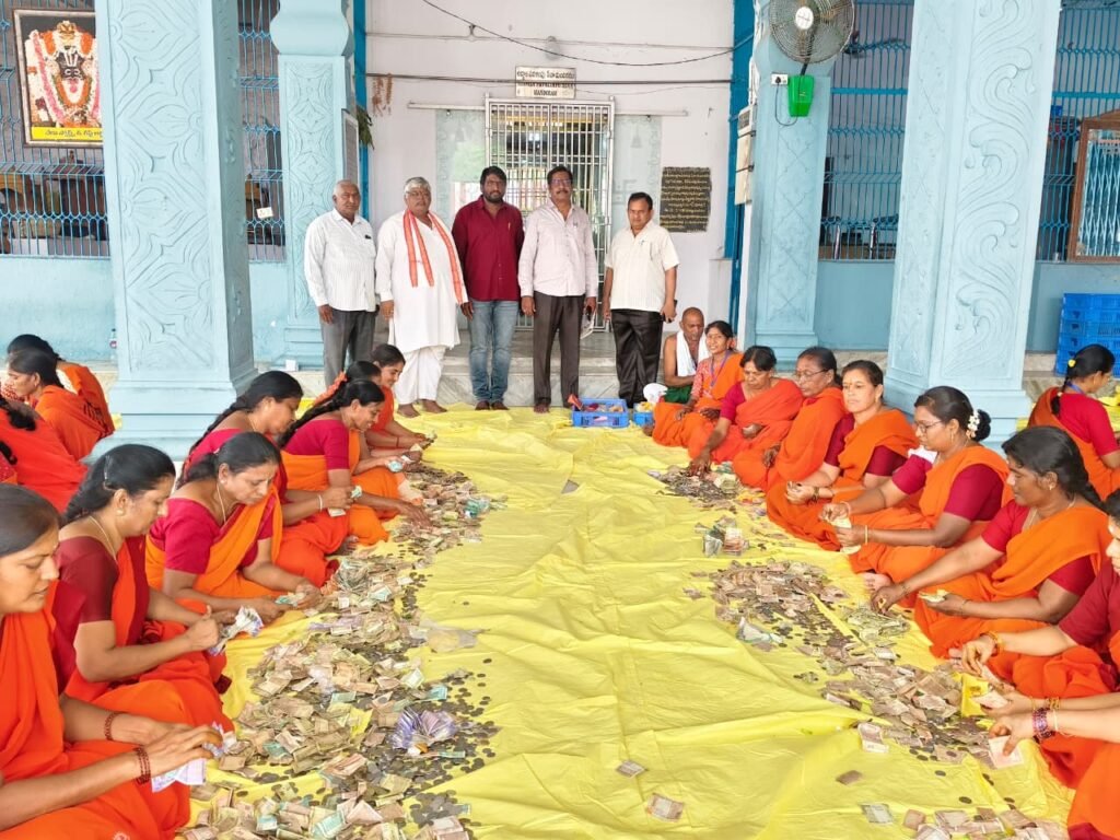 మట్టపల్లి లక్ష్మీనరసింహస్వామి వారి హుండీ లెక్కింపు. 