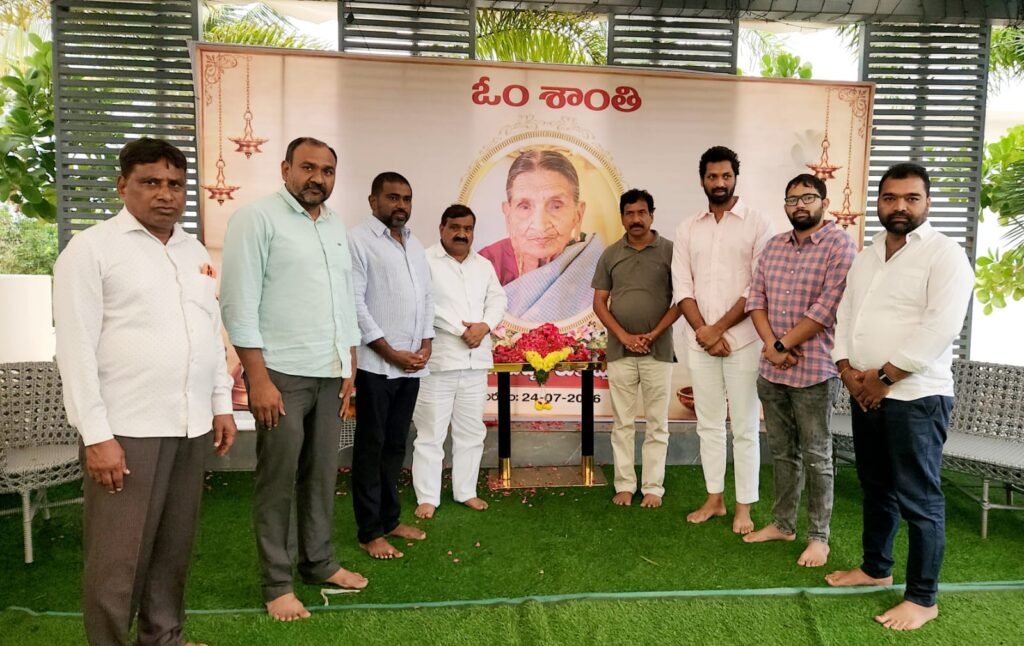 పట్నం కుటుంబాన్ని కార్పొరేషన్ లో చైర్మన్ లు పరామర్శించారు