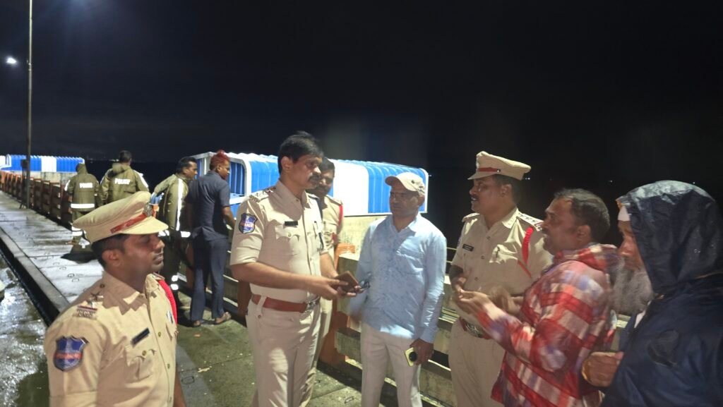 ఎల్లంపల్లి నుంచి 4 లక్షల క్యూసెక్కుల నీరు విడుదల: గోదావరి పరివాహక ప్రజలు అప్రమత్తంగా ఉండాలి
