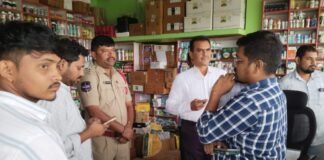 గడ్డి మందు విక్రయం పై కలెక్టర్ కు ఫిర్యాదు..శరత్ ఫెర్టిలైజర్ షాపును విసిట్ చేసిన ఏడిఏఅమ్మకాలు నిలిపివేయాలని ఆదేశం