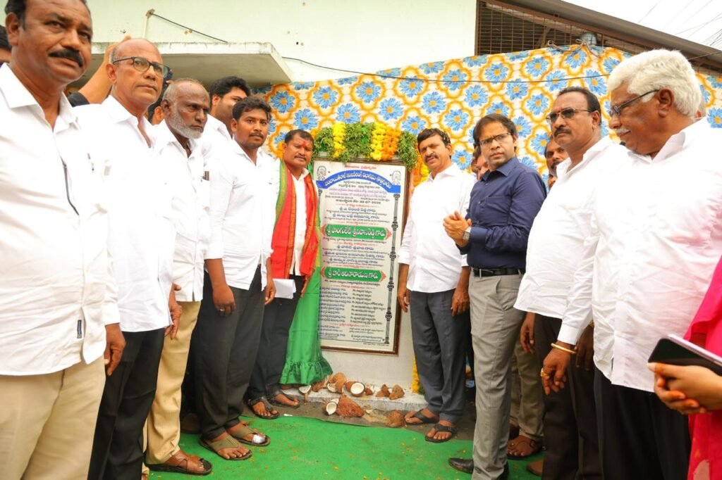 చంద్రుగొండ మండలంలో పలు అభివృద్ధి పనులకు శంకుస్థాపన చేసిన మంత్రి మరియు స్థానిక ఎమ్మెల్యే