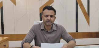 గోదావరి పరివాహక ప్రాంతాల ప్రజలు అప్రమత్తంగా ఉండాలి.