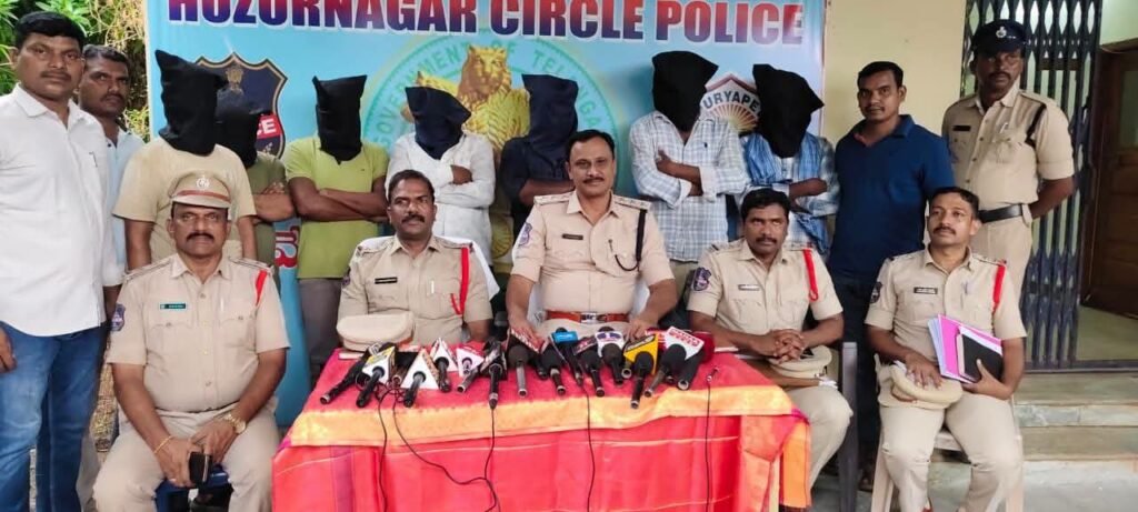 నకిలీ ఎరువుల తయారీ ముఠా అరెస్ట్.  సుమారు 2 కోట్ల విలువైన 4 వేల బస్తాల పైగా నకిలీ డిఏపి సీజ్.