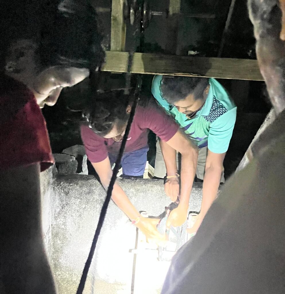 వెల్గటూర్‌లో అర్ధరాత్రి సాహసం: బావిలో పడిన వ్యక్తి సురక్షితం
