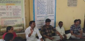 గుల్లకోటలో రైతులకు ఏఈవో, సర్పంచ్ కీలక సూచనలు: ఆరుతడి పంటలే ముఖ్యం