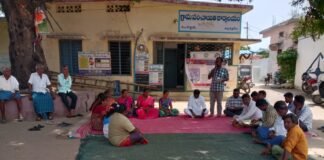 ఎల్ నినో ప్రభావంపై రైతులకు అవగాహన -గుగ్గిళ్లలో ప్రత్యామ్నాయ పంటల సాగుపై మండల వ్యవసాయ అధికారి సంతోష్ సూచనలు