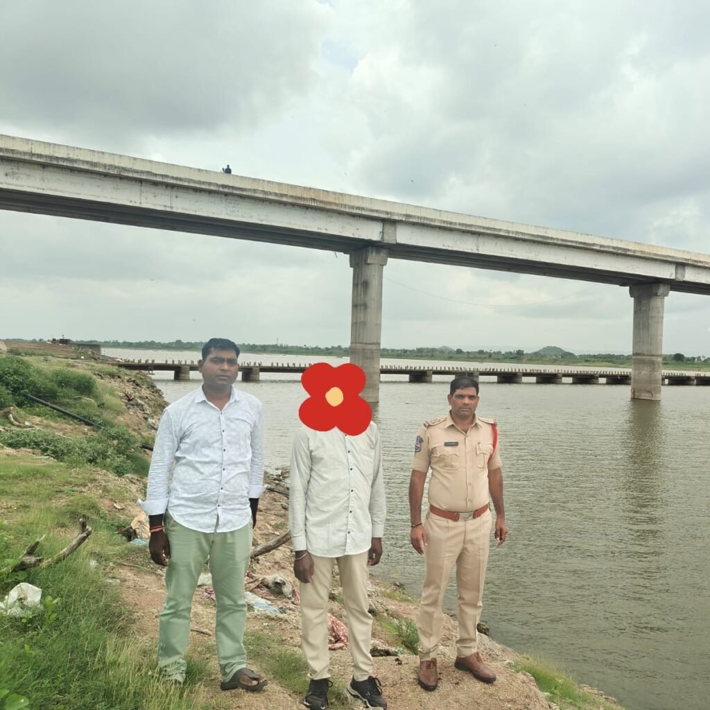 ధర్మపురి పోలీసుల సమయస్ఫూర్తి: ఆత్మహత్యకు యత్నించిన వ్యక్తి రక్షణ