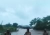 ప్రయాణికులకు పోలీసుల హెచ్చరిక: అక్సాయ్పల్లె వాగు ఉధృతి, ప్రత్యామ్నాయ మార్గాలు సురక్షితం