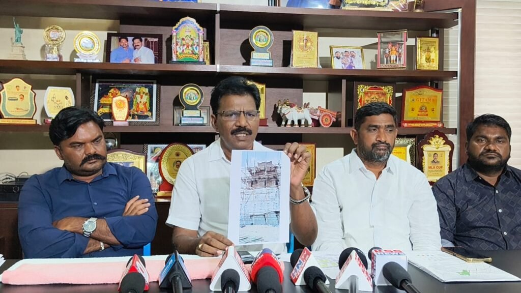వ్యక్తిగత విమర్శలు పక్కన పెట్టి అభివృద్ధిపై దృష్టి సారించాలి: పగడాల వెంకటరామిరెడ్డి, ప్రసాద్  ధ్వజం..