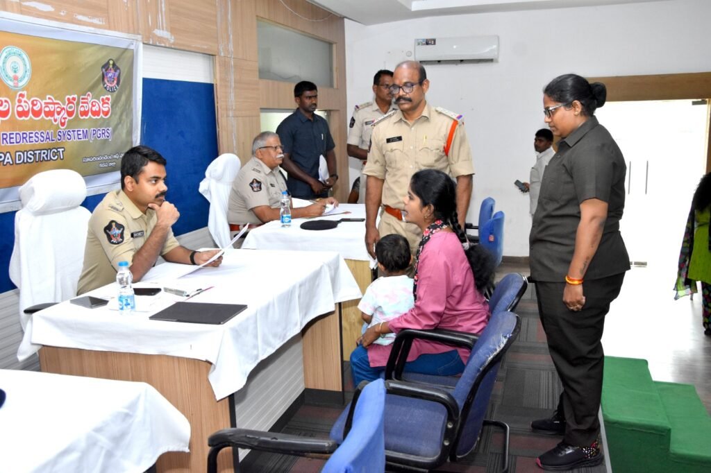 PGRS ఫిర్యాదులను అత్యధిక ప్రాధాన్యత తో నిర్ణీత గడువు లోగా చట్ట పరిధిలో పరిష్కరించాలి – జిల్లా ఎస్పీ శ్రీ షెల్కే నచికేత్ విశ్వనాథ్ ఐ.పి.ఎస్