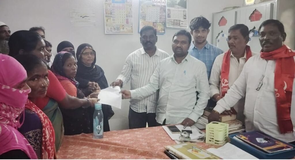 పోరుమామిళ్ల 14వ వార్డు సిమెంట్ రోడ్డు ను వెంటనే వేయాలి ..సిపిఎం డిమాండ్