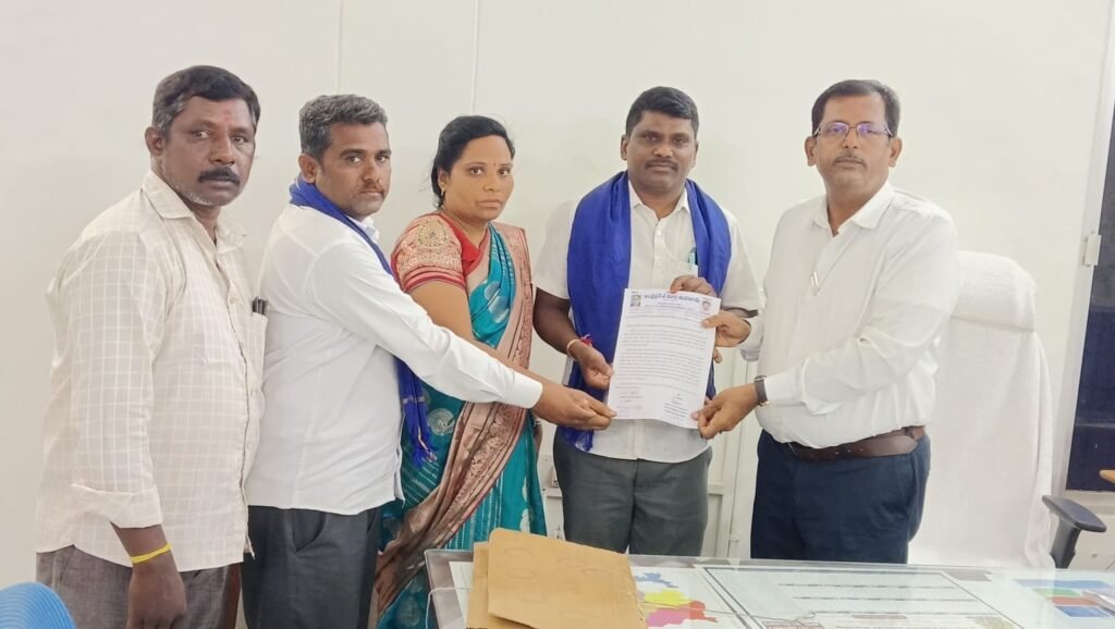 ఫీల్డ్ అసిస్టెంట్ పై కుట్రపూరిత విచారణను వెంటనే రద్దు చేయాలి లేనిచో ఉద్యమం తప్పదు: మాల మహాసభ హెచ్చరిక