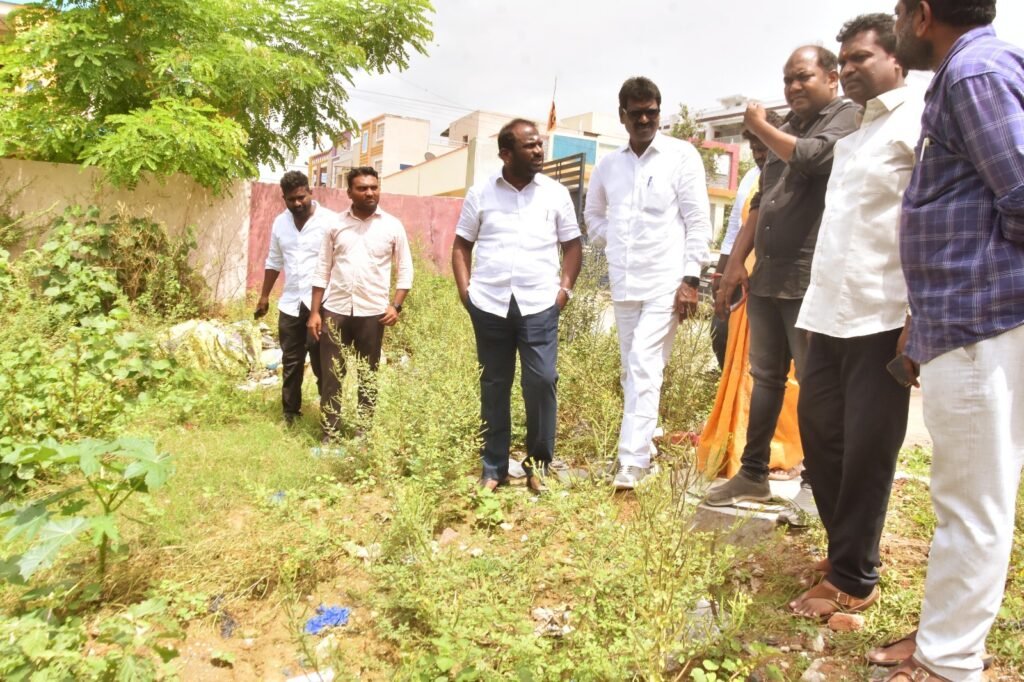 ప్రభుత్వ ఆసుపత్రిలో పారిశుద్ధ్యంపై మేయర్ అసంతృప్తి