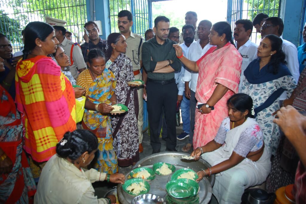 వరద ముప్పుపై అప్రమత్తంగా ఉండాలి.  ముంపు ప్రాంతాల ప్రజలకు ప్రభుత్వం అండగా ఉంటుంది.  గోదావరి తీర ప్రాంతాల్లో సహాయక చర్యలు ముమ్మరం.  పునరావాస కేంద్రాల్లో అన్ని సౌకర్యాలు కల్పించాలి.  :: రాష్ట్ర పంచాయతీ రాజ్, గ్రామీణాభివృద్ధి, గ్రామీణ నీటి సరఫరా, మహిళా, శిశు సంక్షేమ శాఖల మంత్రి దనసరి అనసూయ సీతక్క.
