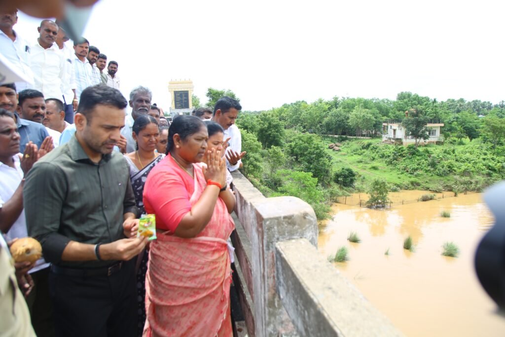 వరద ముప్పుపై అప్రమత్తంగా ఉండాలి.
