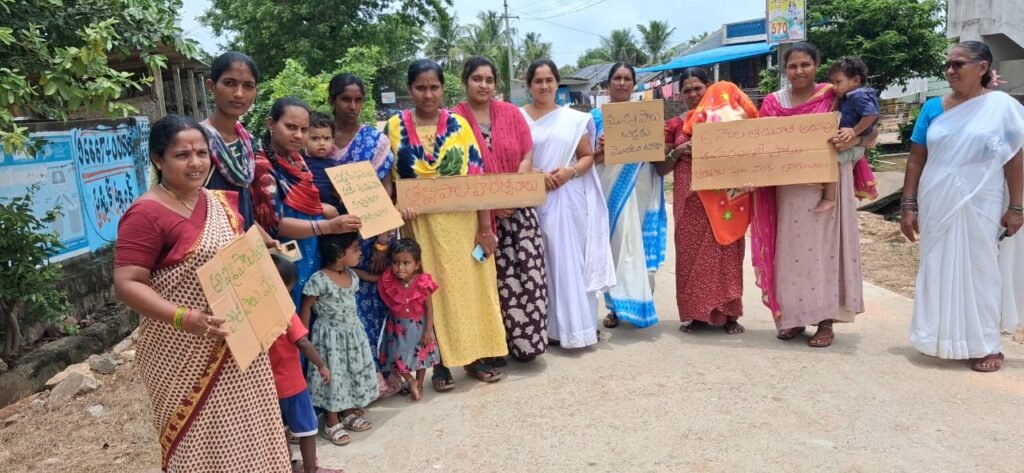 పుట్టిన గంటలోపు తల్లిపాలు తప్పనిసరి. ..అంగన్వాడి కేంద్రాల్లో అవగాహన కార్యక్రమాలు