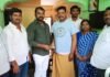 జర్నలిస్టు సంజయ్ కుమార్కు రూ.10 వేల ఆర్థిక సాయం అందించిన కాంగ్రెస్ నాయకుడు బద్దం నరసింహారెడ్డి