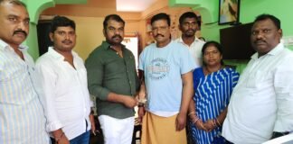 జర్నలిస్టు సంజయ్ కుమార్కు రూ.10 వేల ఆర్థిక సాయం అందించిన కాంగ్రెస్ నాయకుడు బద్దం నరసింహారెడ్డి