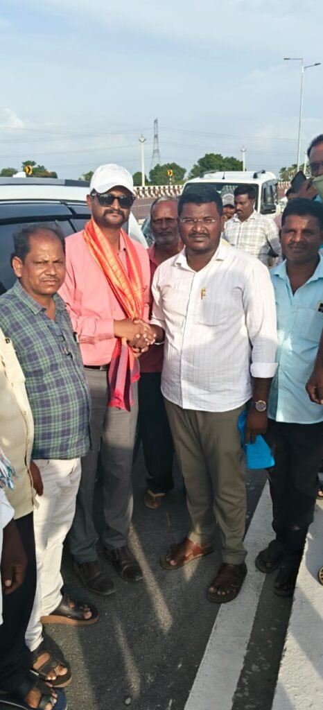 వల్బపూర్ ఎస్ఆర్ఆర్ కళాశాల వద్ద డివైడర్ ఏర్పాటుపై అధికారుల సానుకూల స్పందన<br>