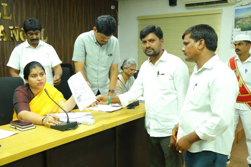 గిరిజన హాస్టల్ విద్యార్థినులకు ఫుడ్ పాయిజన్ ఘటనపై సమగ్ర విచారణ జరిపి బాధ్యులపై కఠిన చర్యలు తీసుకోవాలి