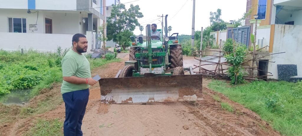 7వ వార్డులో దట్టమైన పిచ్చి మొక్కలు పొదల తొలగింపు